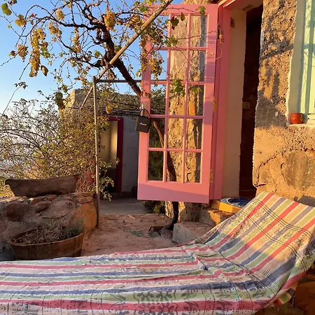 Rosas Maerchenhafte Mit Pool