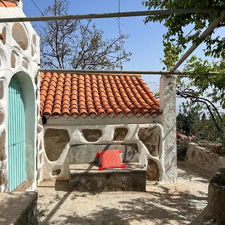 Rosas Maerchenhafte Mit Pool