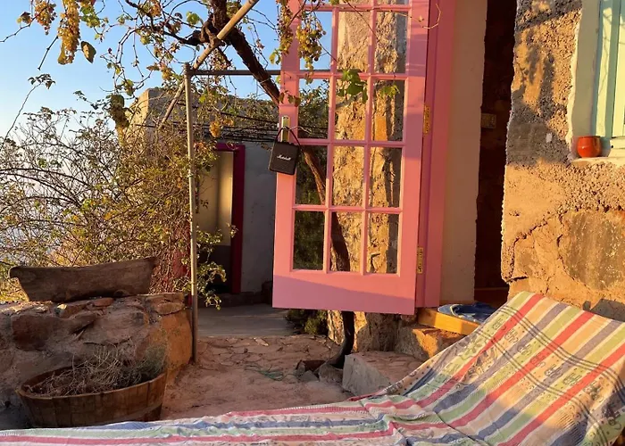 Rosas Maerchenhafte Mit Pool