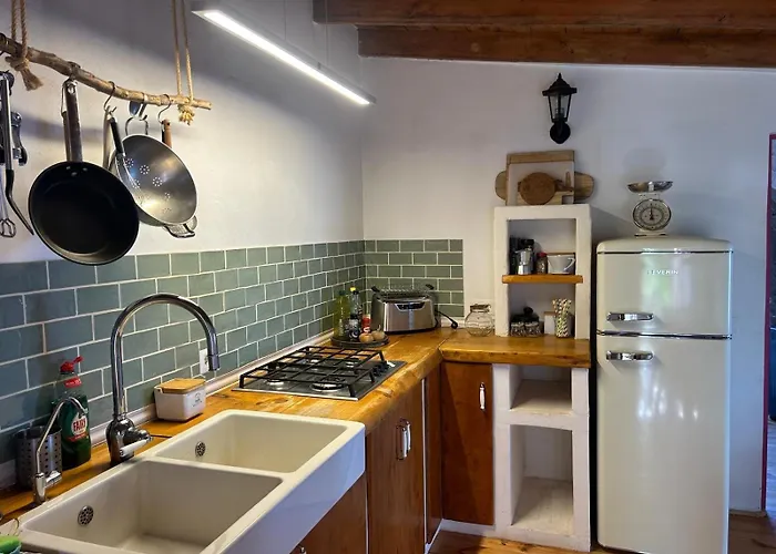 Rosas Maerchenhafte Mit Pool *