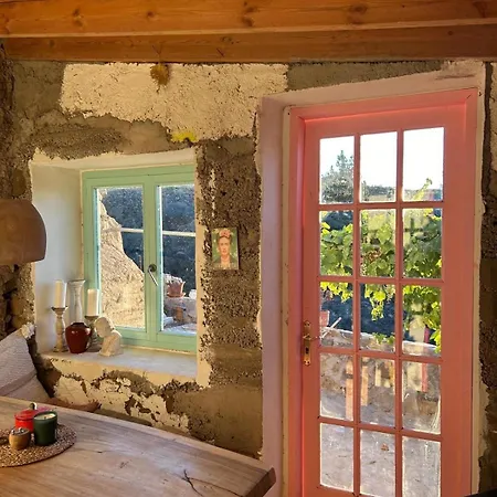 Rosas Maerchenhafte Mit Pool